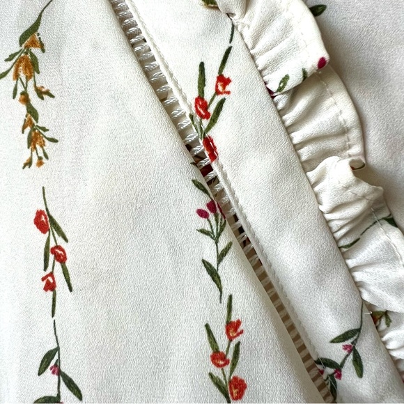 OLM Floral Ruffled Surplice Short Sleeve Peplum Blouse—SZ. Medium - Picture 14 of 16